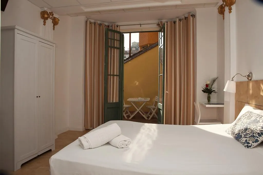 Hostal Martinval Barcelona 2*,